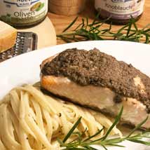 Lachsfilet mit Olivenpaste auf Linguine